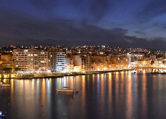 Seaside Bliss - 3Br Holiday Apartment Sliema